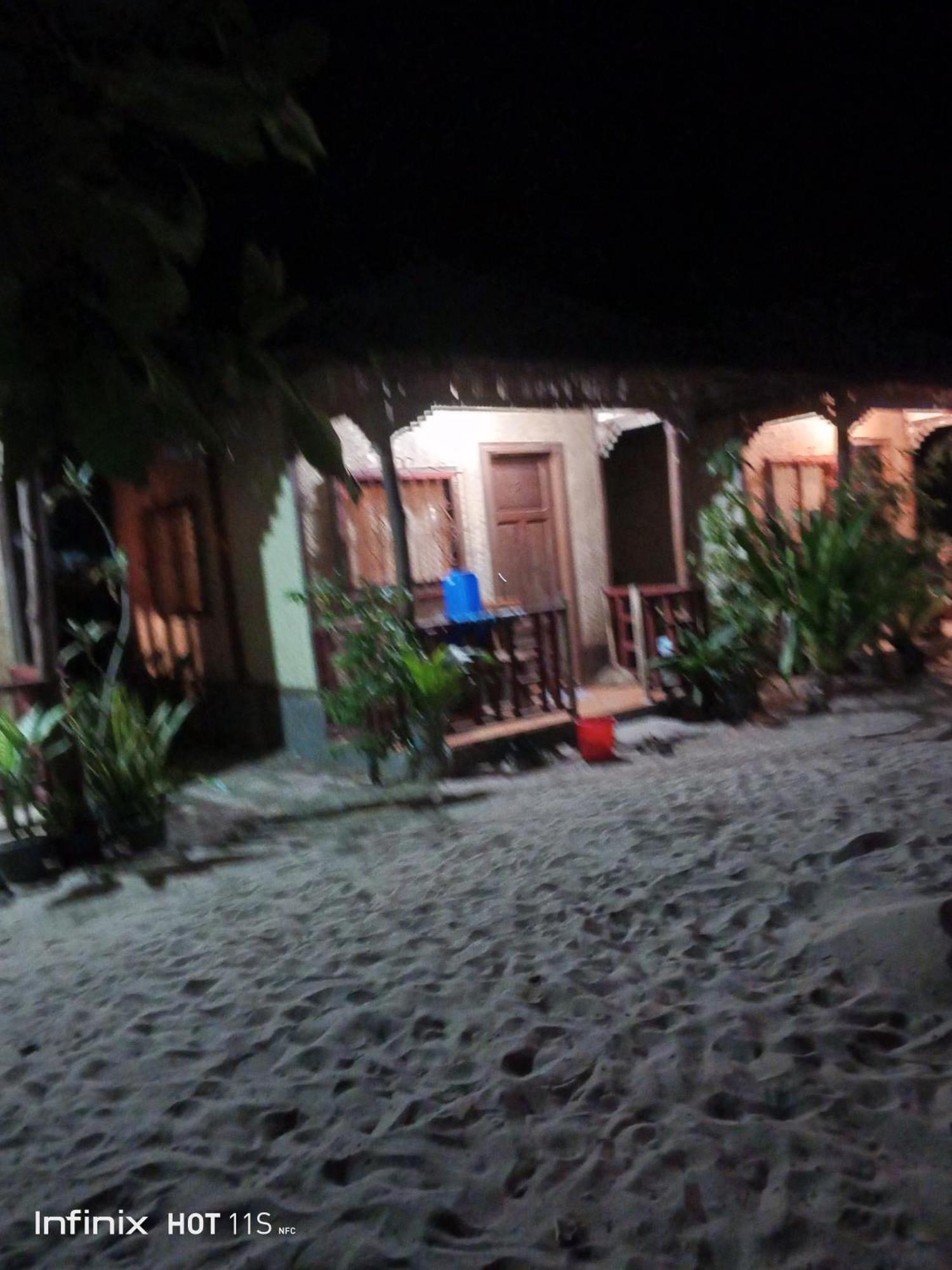 Akoya Beach Park And Cottages Locaroc Luaran gambar